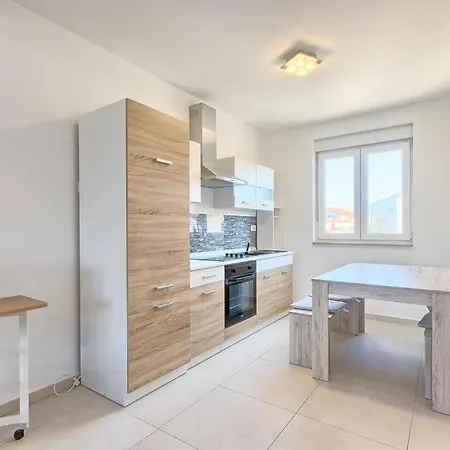 Apartment Lovely 400m From The Sea