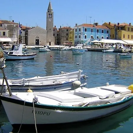 Lovely 400m From The Sea Apartment