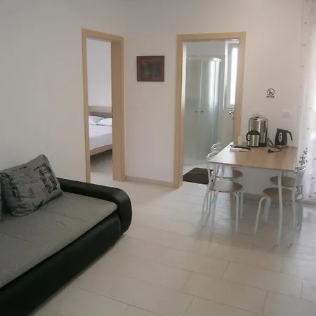 Lovely 400m From The Sea Apartment