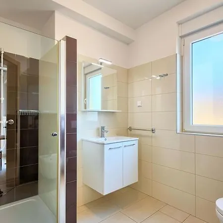 Lovely 400m From The Sea Apartment Fazana