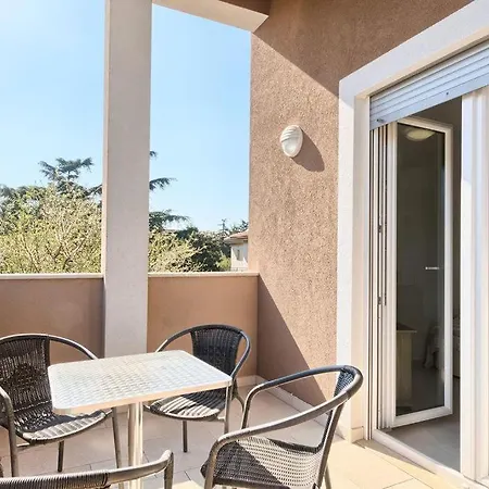 Lovely 400m From The Sea Apartment *