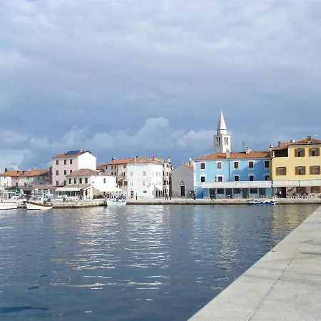 Apartament Lovely 400m From The Sea