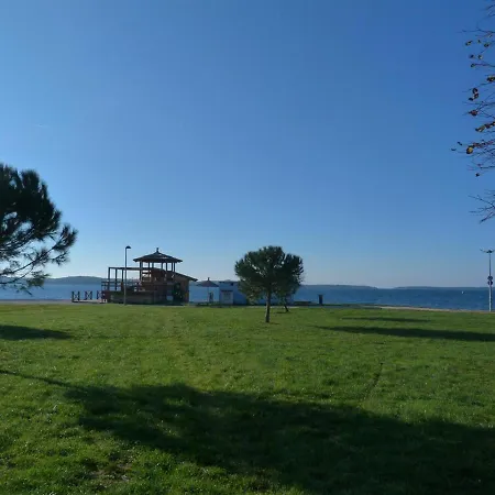 公寓 Lovely 400m From The Sea